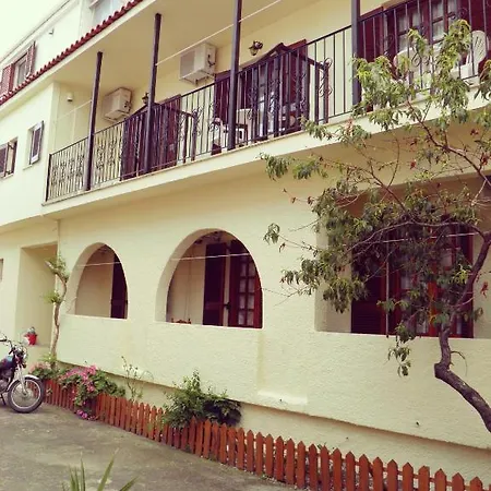 Eleni's House 招待所 3*